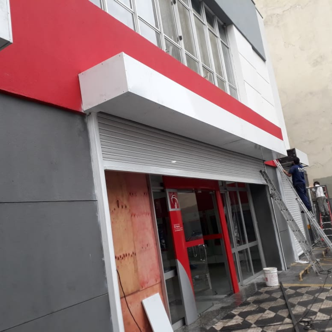 Porta de Enrolar 2 Metros | Compacta, Segura e Personalizável