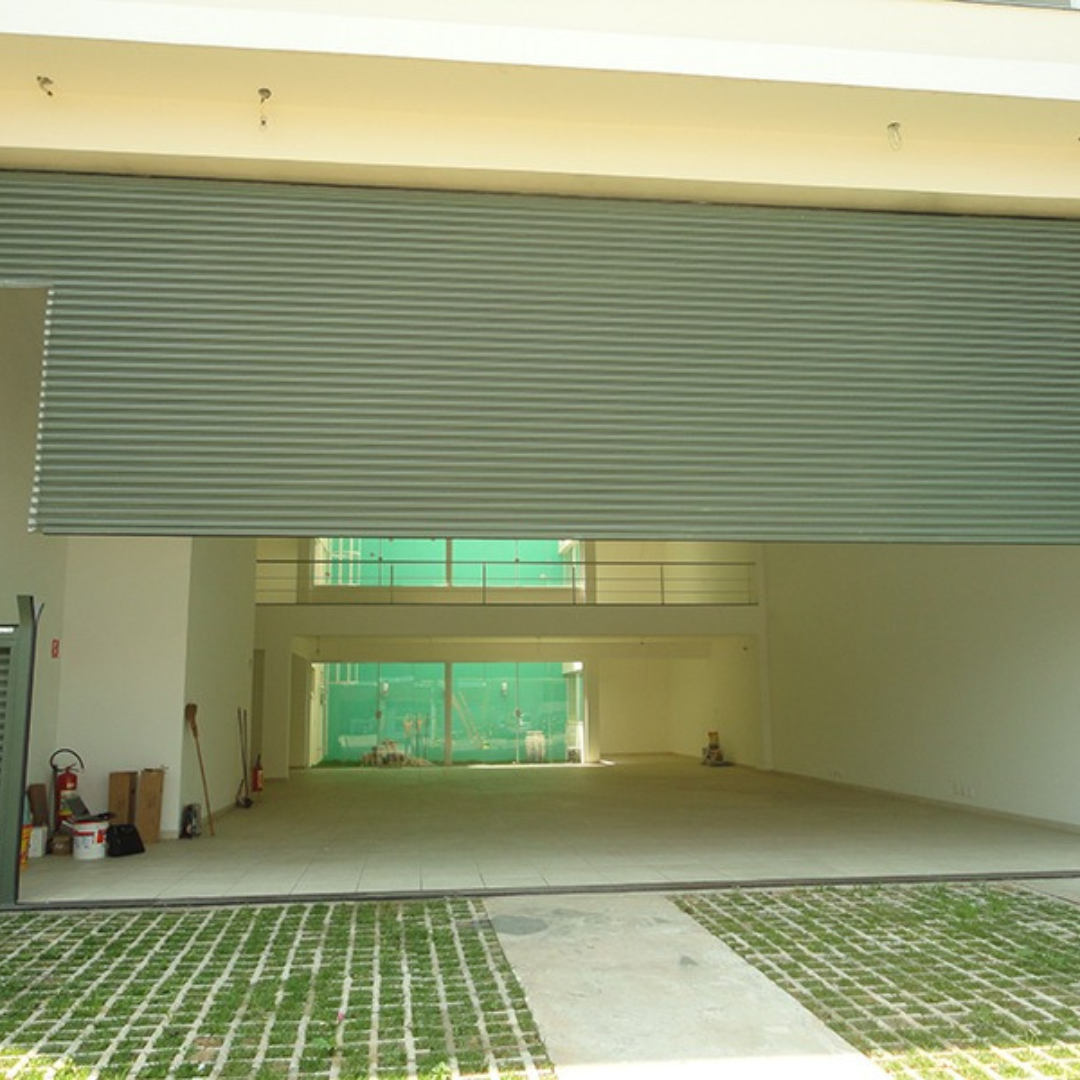 Porta de Enrolar Residencial | Segurança e Conforto com Design Discreto
