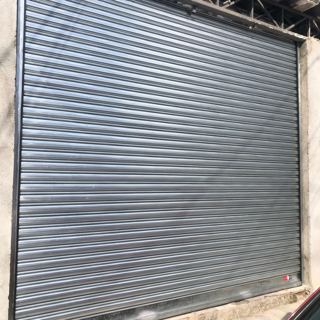 Porta de Enrolar para Garagem | Segurança com Design Moderno