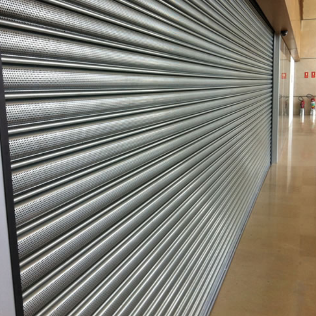 Porta de Enrolar Automática Reforçada | Segurança Máxima