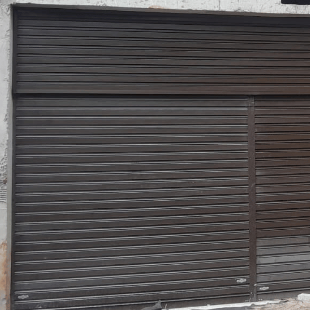 Porta de Aço Automática com Instalação Profissional | Segurança Desde o Primeiro Dia