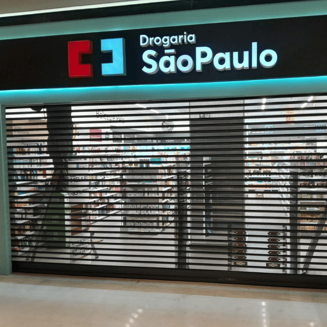 Porta de Aço Manual Fechada | Privacidade, Segurança e Fechamento Total