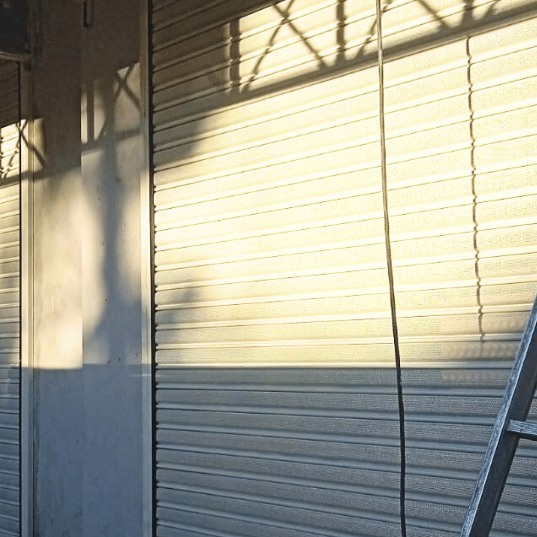 Porta de Aço Manual para Uso Intenso | Resistência Máxima e Funcionamento Confiável