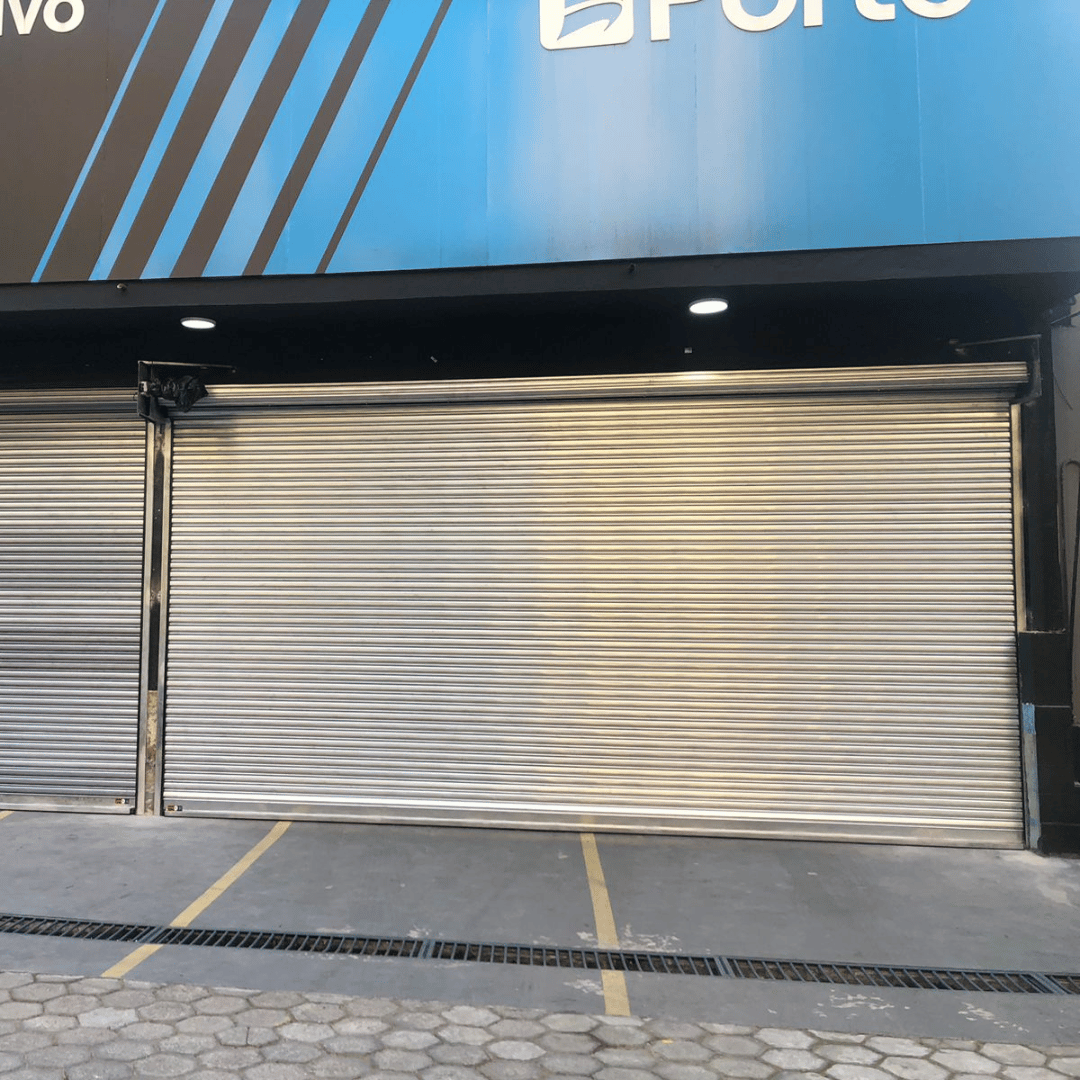 Porta de Aço Automática Resistente | Robustez Estrutural, Segurança e Longa Vida Útil
